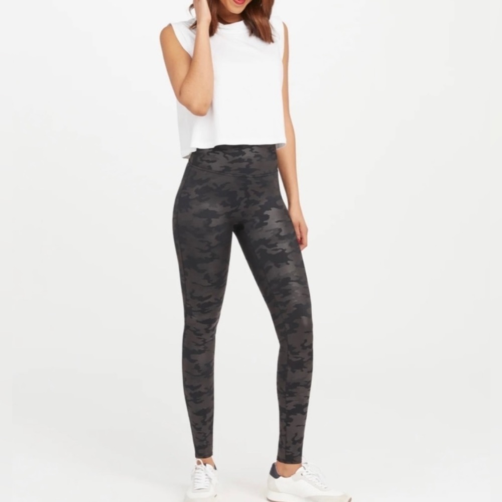 Spanx Faux Leather Camo Leggings, size small.